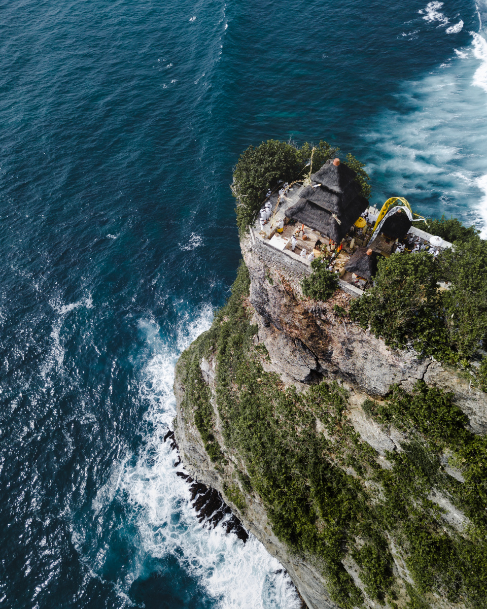 位于巴厘岛的乌鲁瓦图神庙,又称为情人崖,望夫崖
