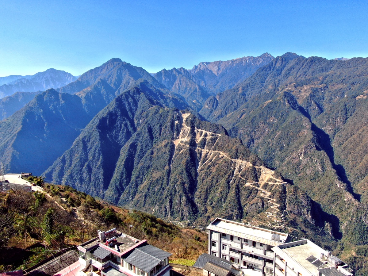 走进知子罗很难想象这个废弃的山村曾经是怒江州首府碧江县城所在地