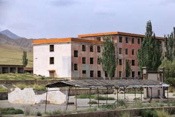 960790