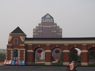 1571041