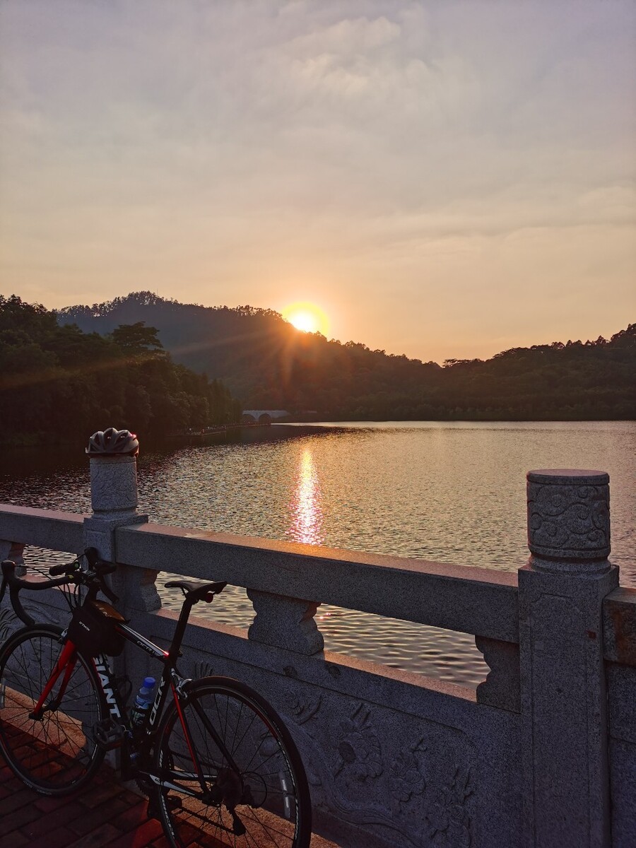 大夫山骑行欣赏落日余晖