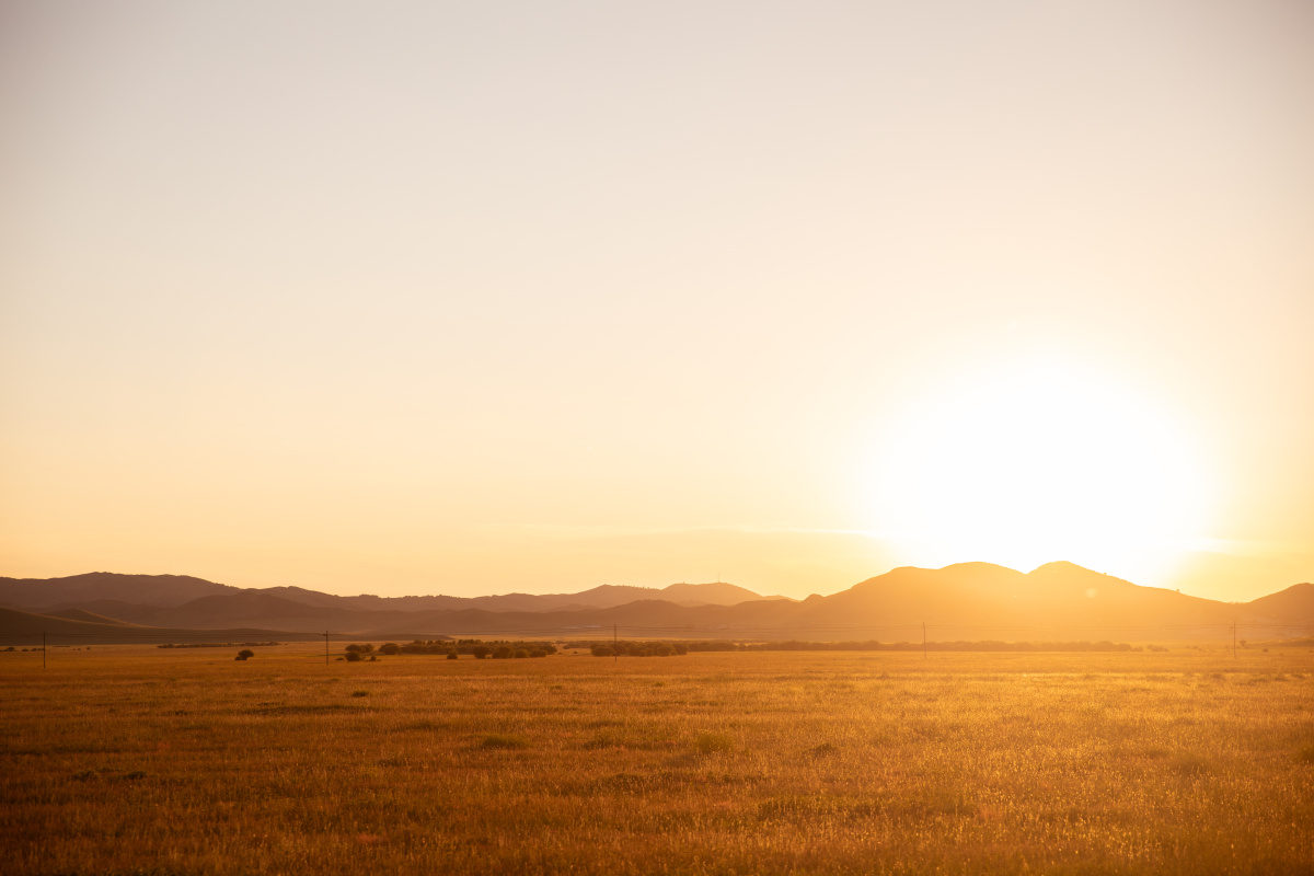 草原夕阳