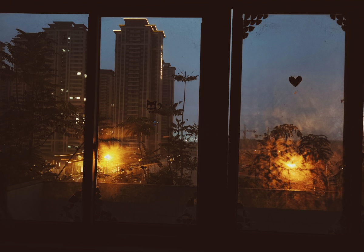 一个人静下心看看窗外的世界吧!