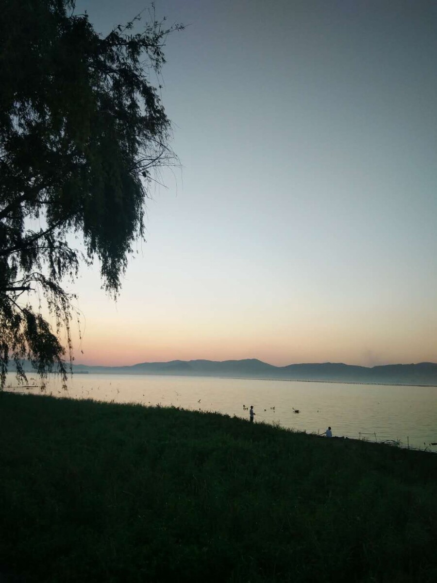 夕阳下的垂钓