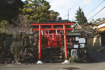 001
