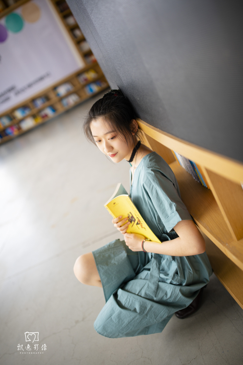 快乐女孩爱读书