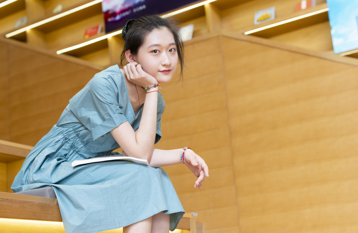 快乐女孩爱读书