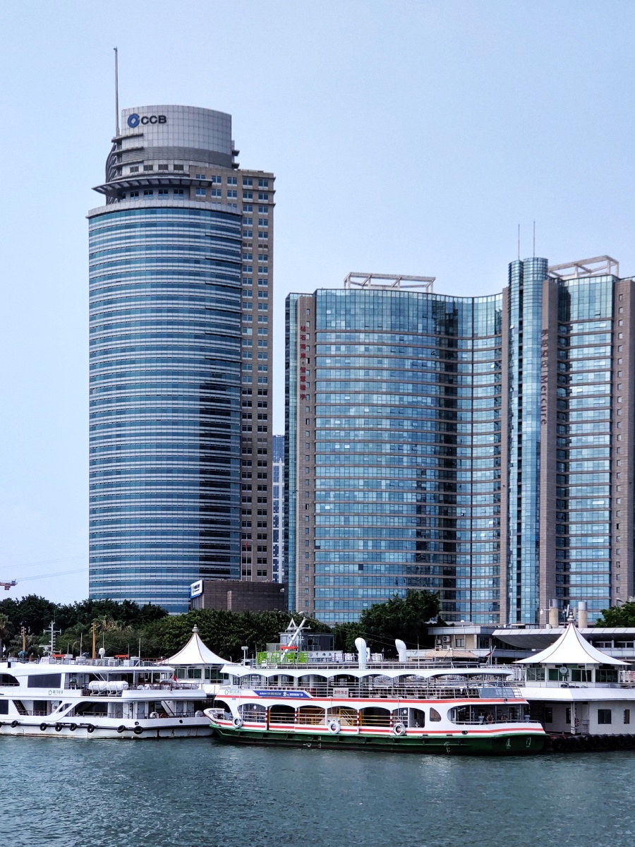 2003年建成,建成后不但是厦门的最高楼,也是福建的最高楼,且霸占厦