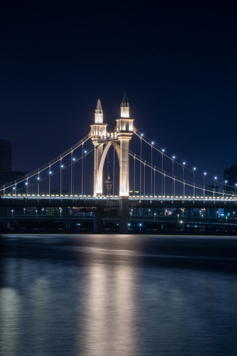 桥塔与灯塔 - 米菜子