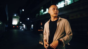 001
