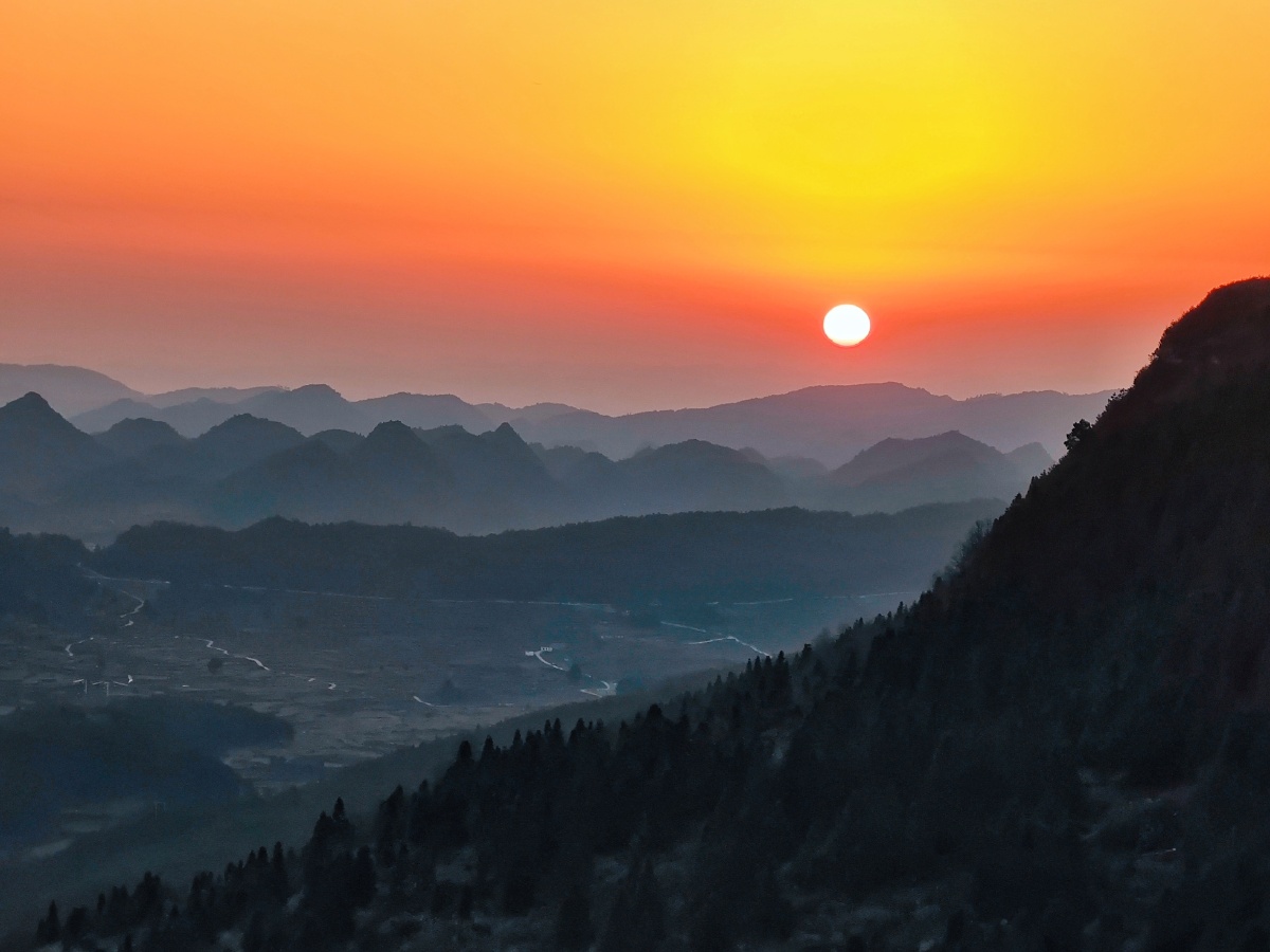 贵阳花溪高坡云顶日落
