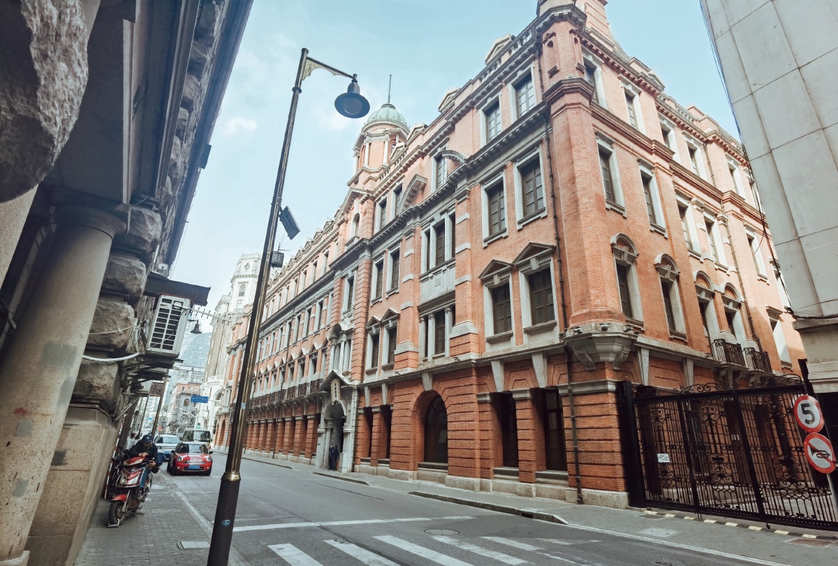 上海外滩非主干道上的一栋老式建筑 - 黑眼圈大鱼 - 图虫