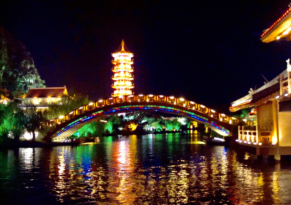 夜游桂林木龙湖