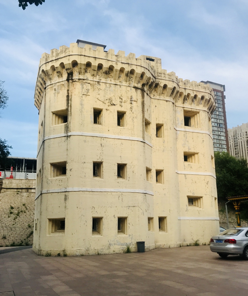 一百多年前的哈尔滨松花江铁路大桥桥头堡