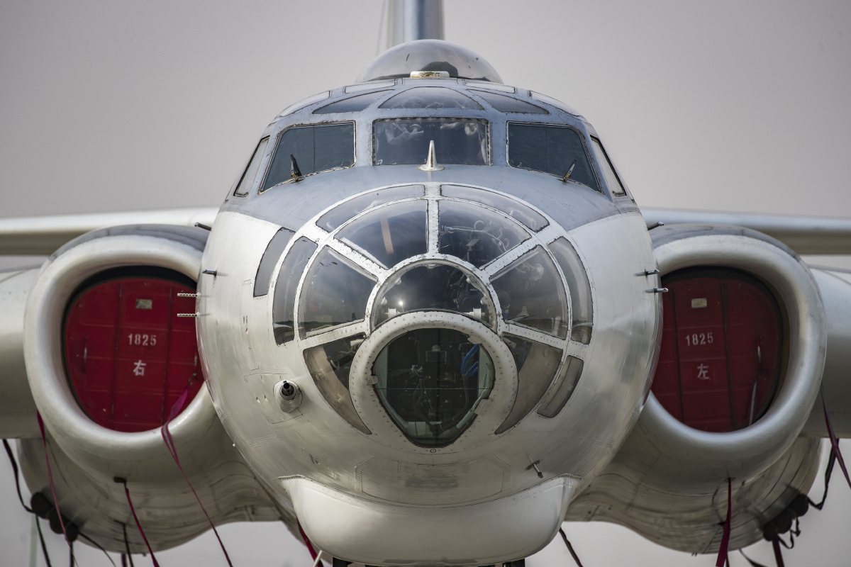 轰6轰炸机细节图