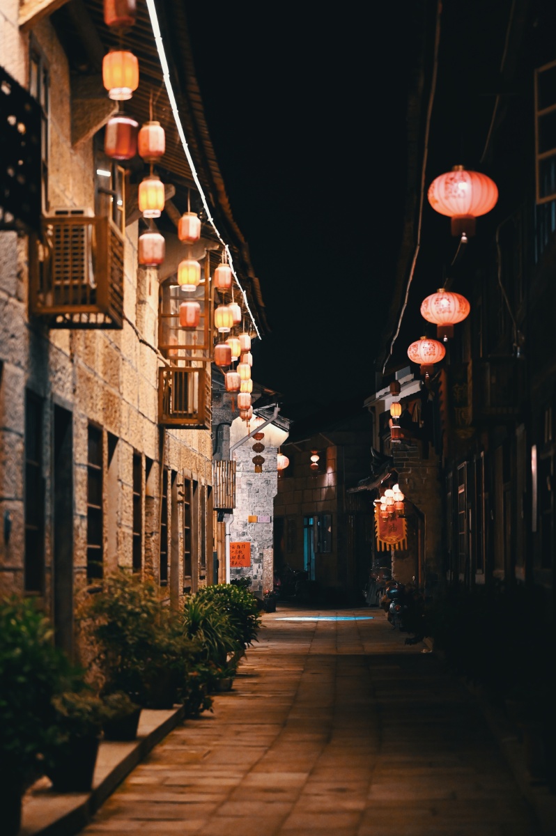 溪头古街夜色