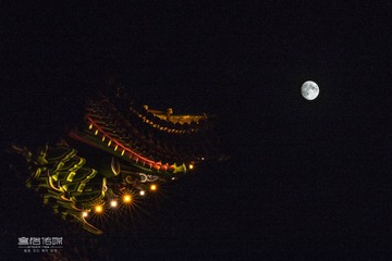 飞檐邀明月