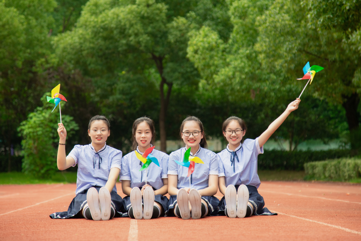 这是一个感人的毕业季小学的您已是花季的年龄带着梦想展翅高飞吧