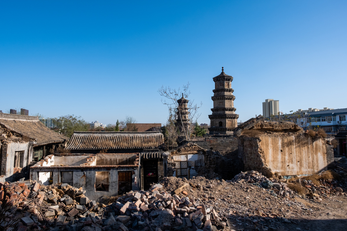 天宁寺双塔位于平定县冠山镇城里村南营街中段清光绪版平定州志载天宁