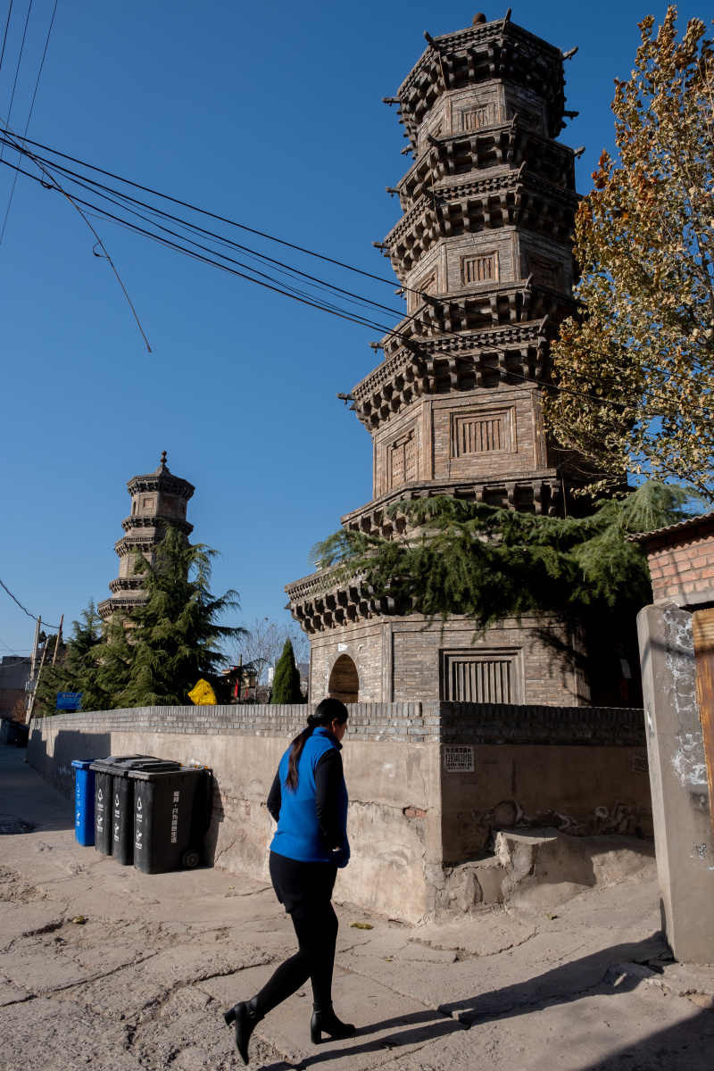 天宁寺双塔位于平定县冠山镇城里村南营街中段清光绪版平定州志载天宁