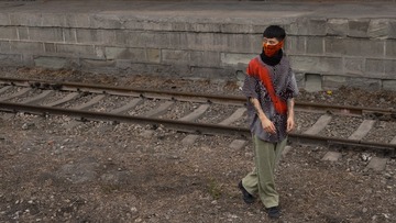 562275