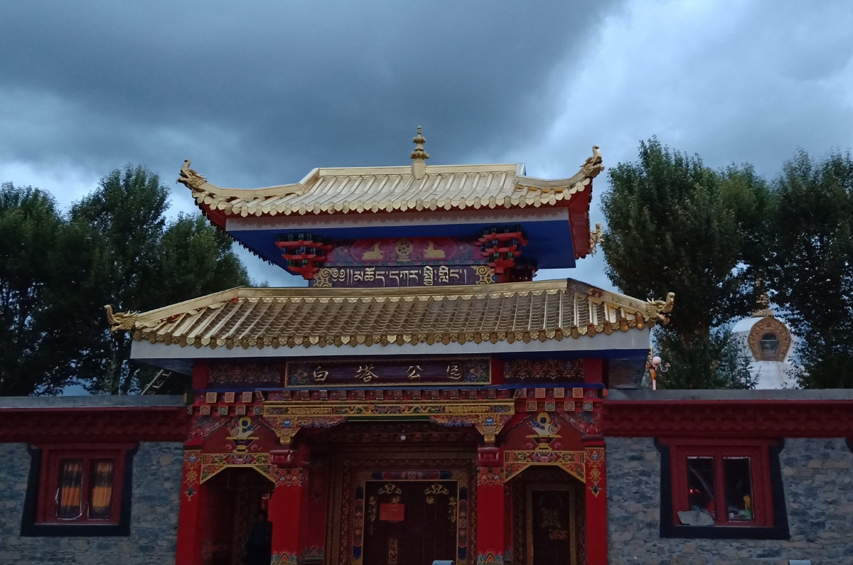 理塘白塔公园