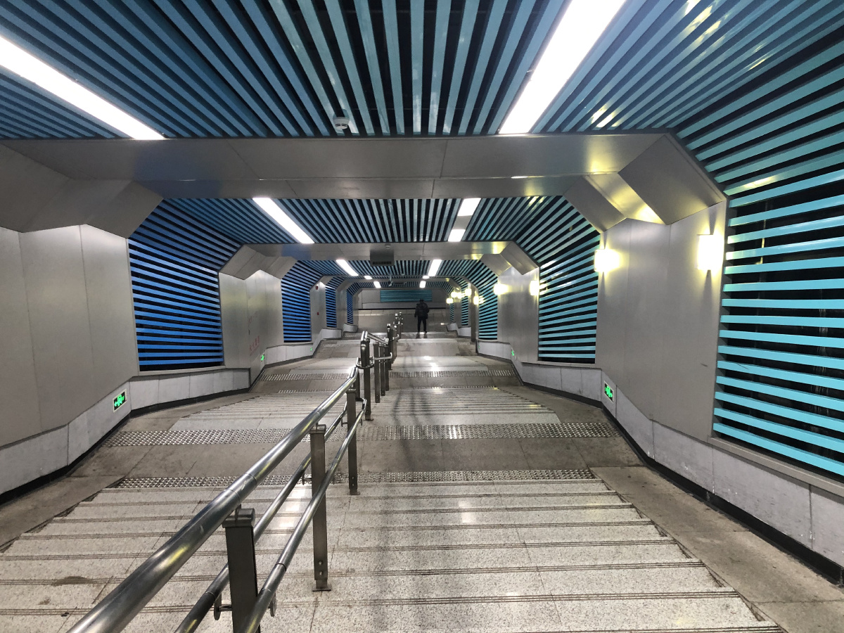 武汉市光谷广场环形地下通道