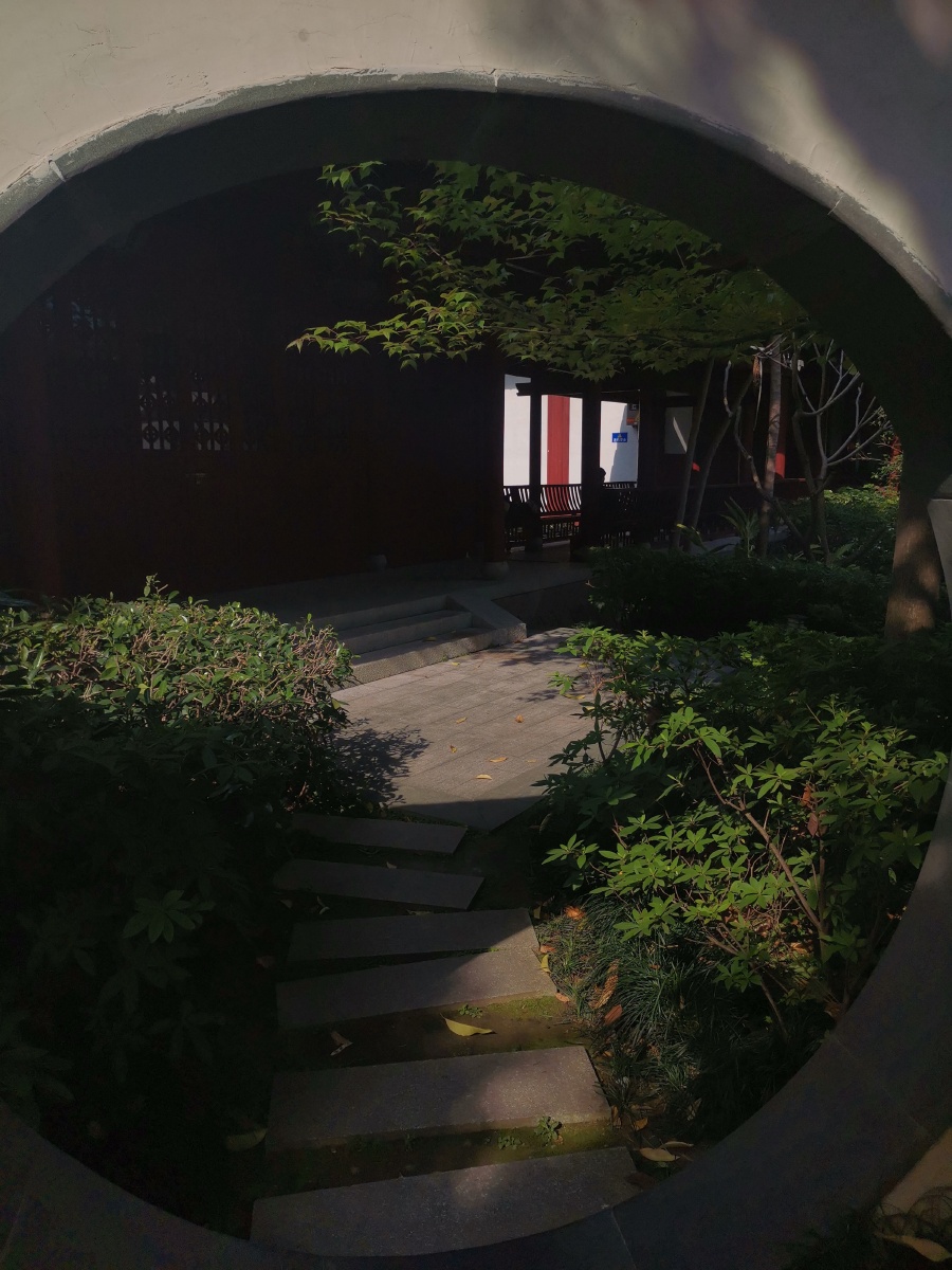 门庭深冷来者需诚