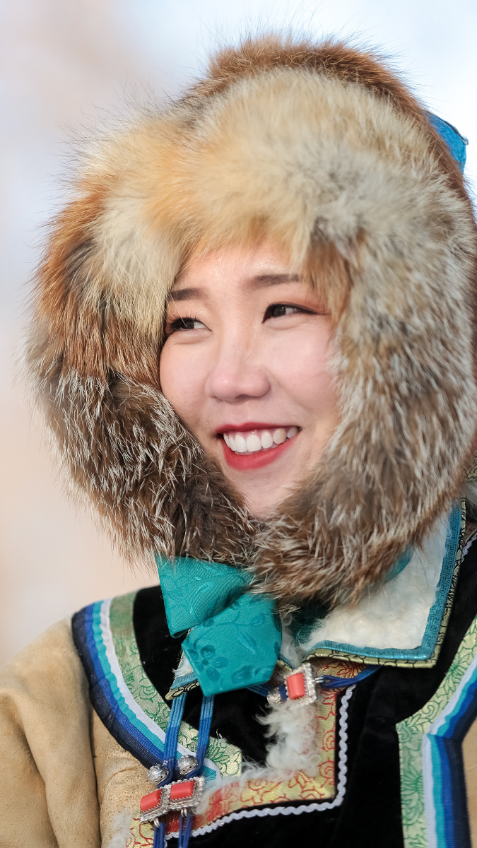 12月12日在锡林郭勒盟西乌珠穆沁旗牧区遇到了一位蒙古族女孩儿澈丽恒