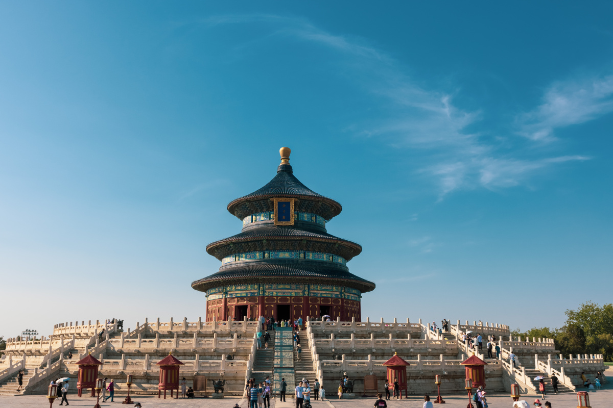 喜鹊立天坛瓦国运昌盛