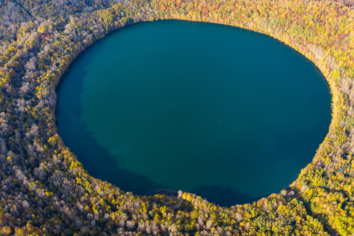 吉林四海龙湾火山口湖泊