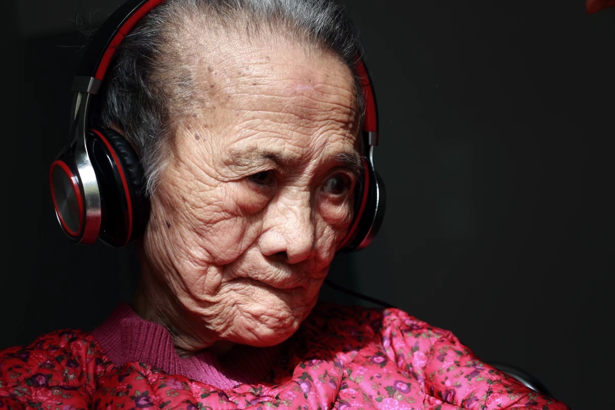 鲐背老人三年的变化