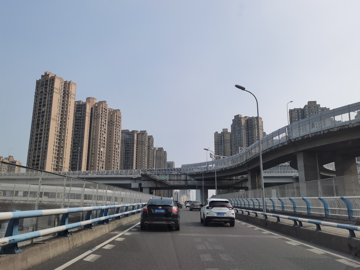 重庆市内道路交通立体穿梭