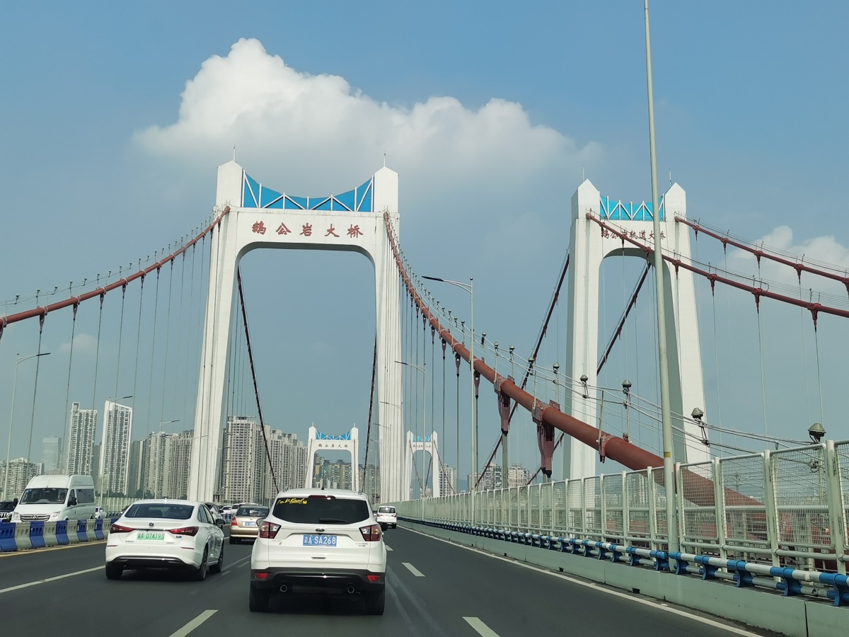 重庆市内道路交通立体穿梭