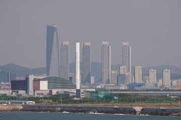153431