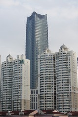179702