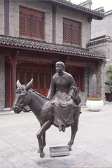 154040