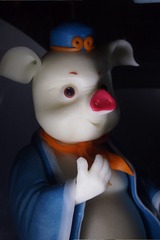 154158