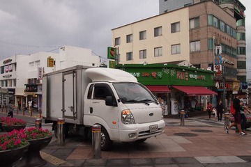 153093
