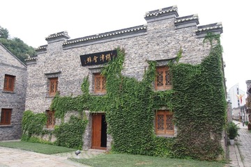 154051