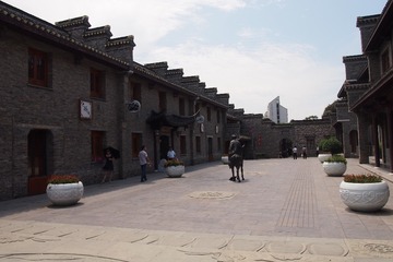154029