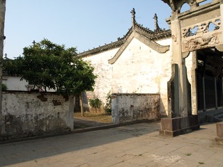 174043