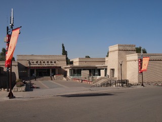 166900