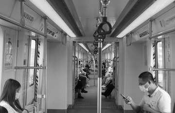 999322