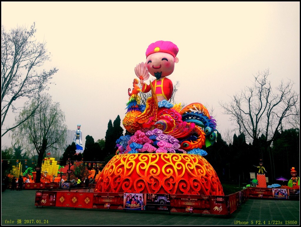 CDMH-02喜神驾金鸡:诸葛亮被人们奉为喜神,驾驭着凤凰般的金鸡,祝你鸡年吉祥!