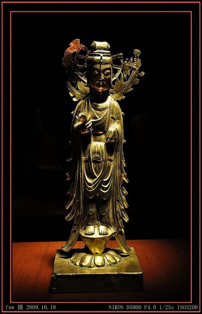 RBdj-15博物馆的文物—铜像：展品分为雕刻、染织、金工、武具、刀剑、陶瓷、建筑、绘画、漆工、书道等类别，反映了日本社会各个时期的文化艺术和人民生活概貌。