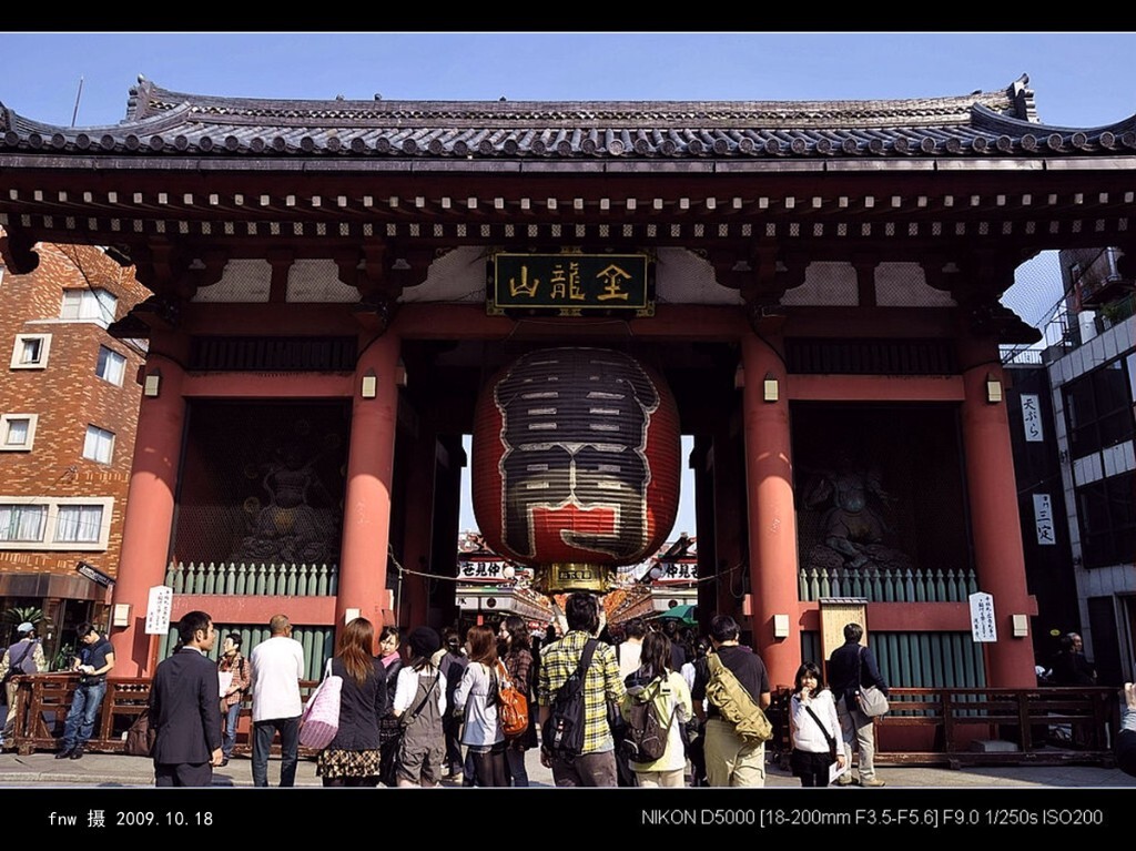 RBdj-45东京浅草寺的雷门：浅草寺是东京都内最古老的寺庙。寺院的大门叫“雷门”，正式名称是“风雷神门”，是日本的门脸、浅草的象征。雷门是公元942年为祈求天下太平和五谷丰登而建造的。