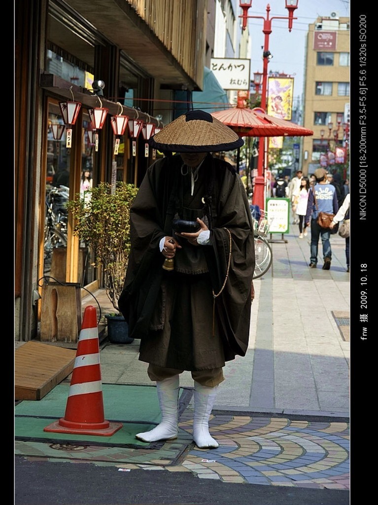 RBdj-53东京浅草寺外的云游僧人