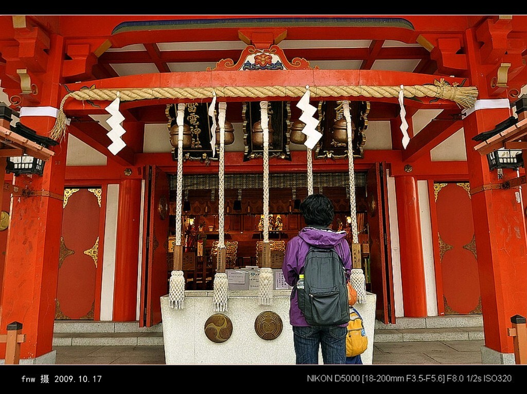 RBdj-54东京雷电神社:在东京的街头巷尾，到处可见神社寺院，就连著名的商业区银座，也有大大小小13座神社，供奉着维持商业繁荣的守护神。