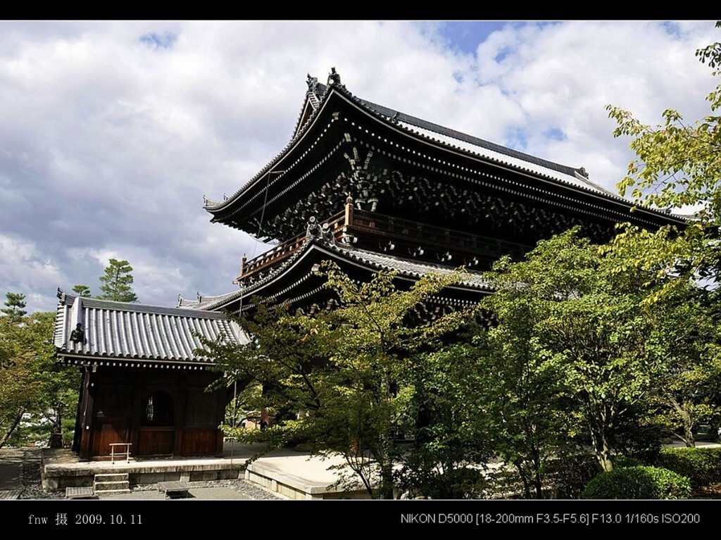 RBjd-27知恩院势至堂等建筑：知恩院最上方山坡上则分布著势至堂、庙堂、濡髮祠等建筑。